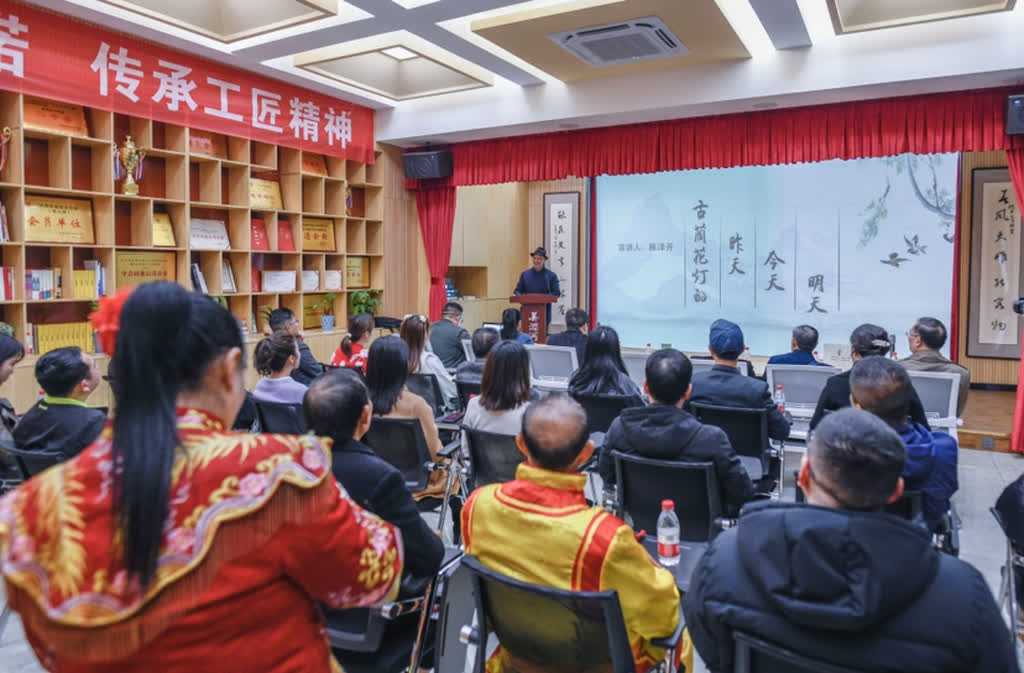 古蔺花灯走进美酒河建筑工程有限公司读书分享会