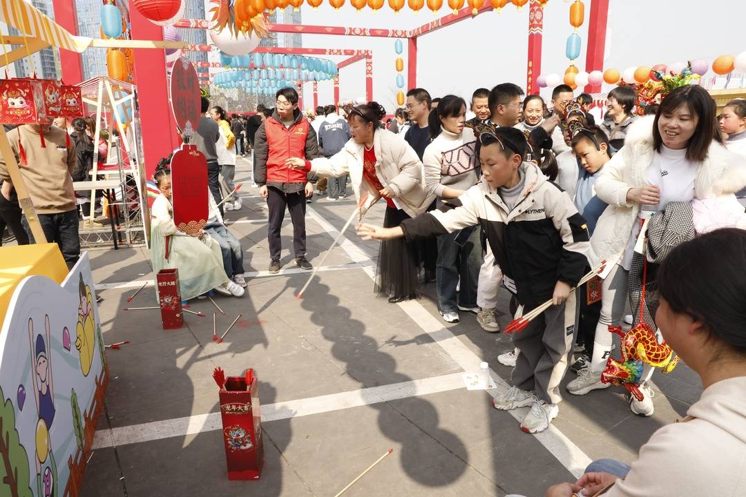 醉喜江阳年 春节天天乐丨全民路边音乐会，演绎经典与创新(图6)