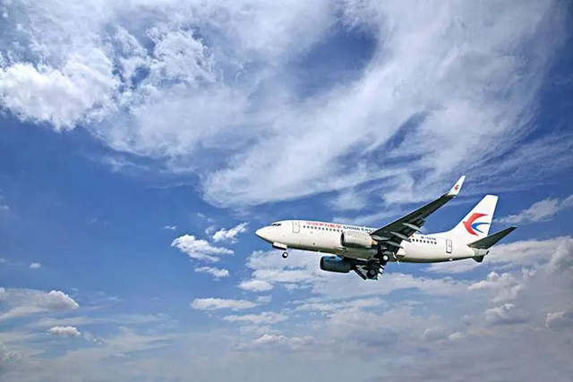 惊险！泸州飞往杭州航班上，万米高空的紧急救援(图1)
