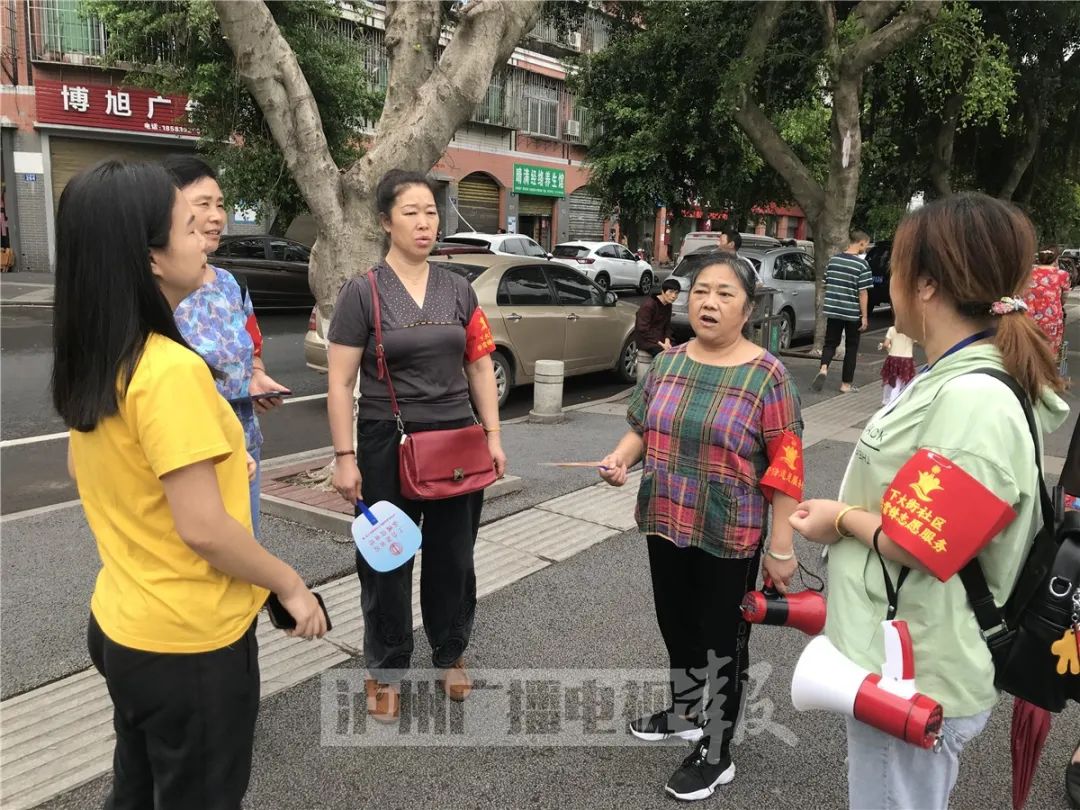 泸州段长江沱江洪峰来袭 临江市民陆续撤离中(图23)