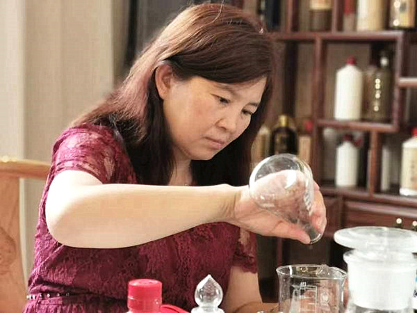 初旭:我见过的白酒师太饶敏(图1) 初旭:我见过的白酒师太饶敏(图1)